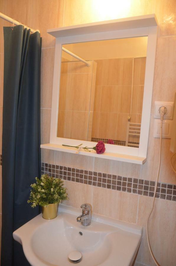 No. 11 Apartment With 2 Bathrooms Next To Railway Station Budapeste Exterior foto