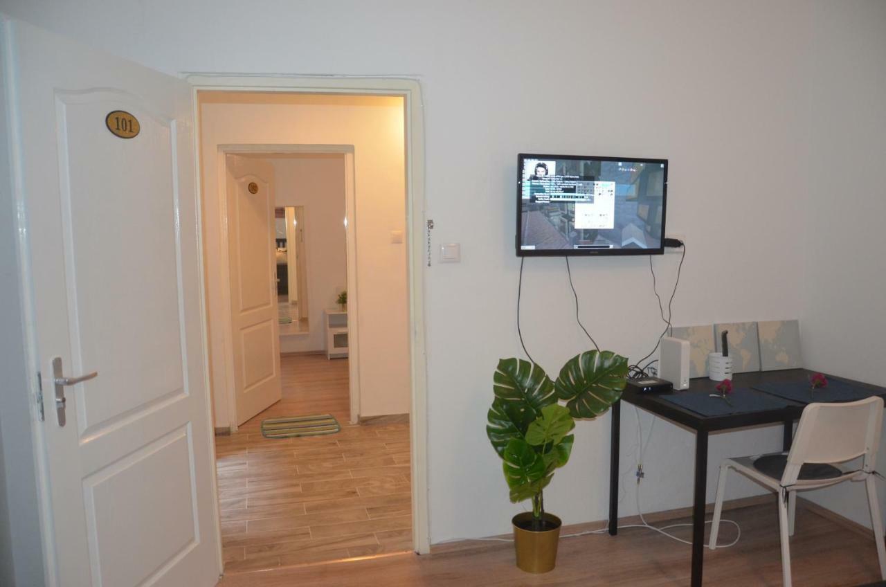 No. 11 Apartment With 2 Bathrooms Next To Railway Station Budapeste Exterior foto